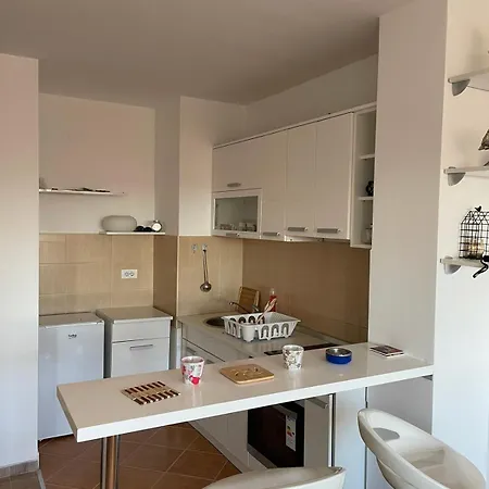 Lv Apartment *