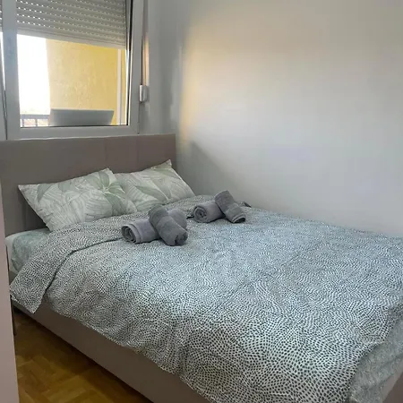 Lv Apartment *